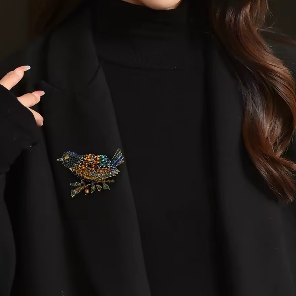 Betsey Johnson Elegant Multicolor Bird Brooch - Picture 4 of 8